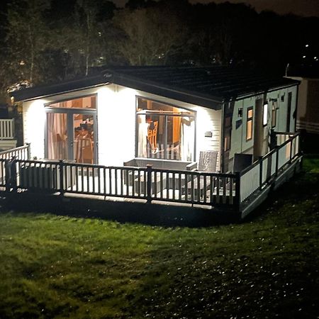 מילפורד און סי Luxury Lodge On Edge Of New Forest And 800M From Sea Entertainment And Leisure Passes Included מראה חיצוני תמונה