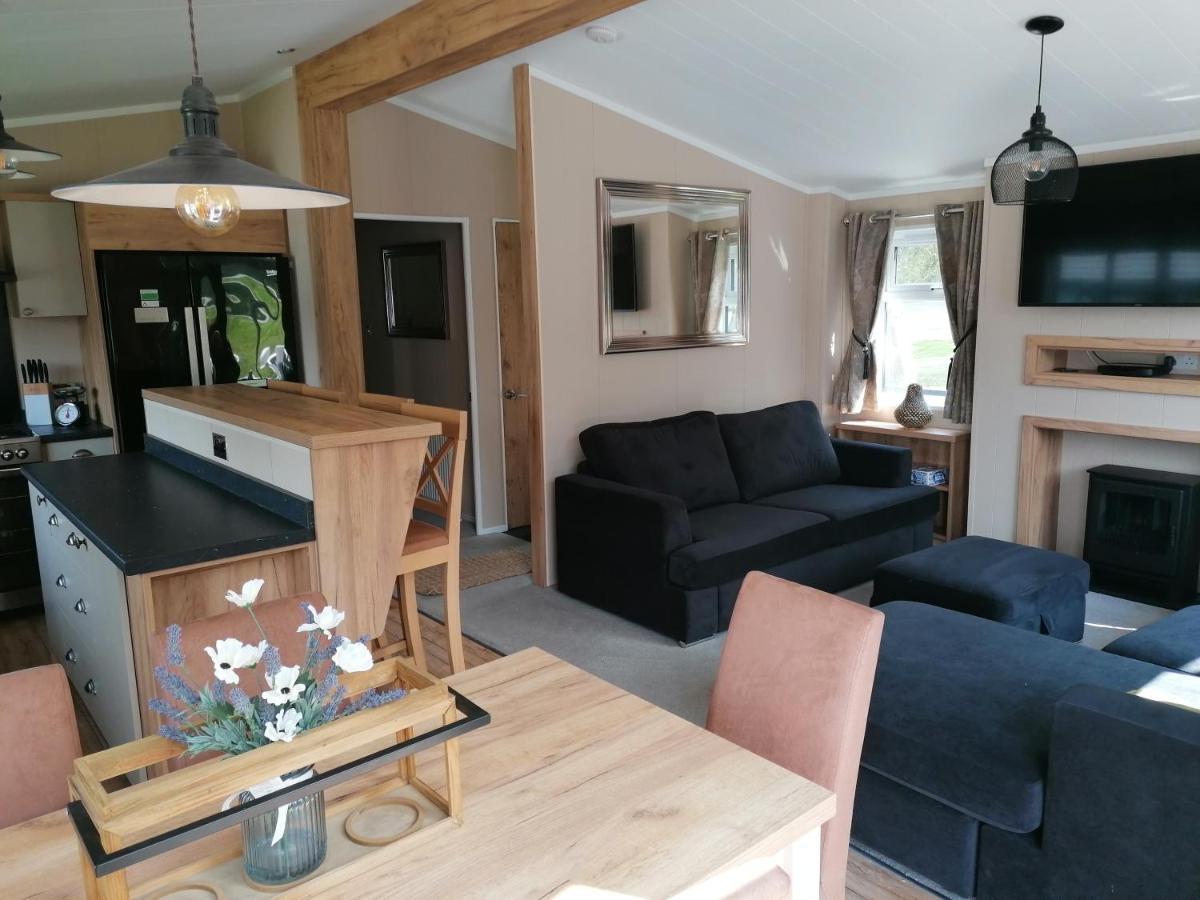 מילפורד און סי Luxury Lodge On Edge Of New Forest And 800M From Sea Entertainment And Leisure Passes Included מראה חיצוני תמונה