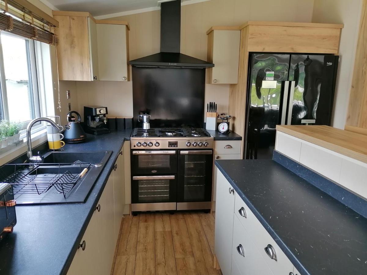 מילפורד און סי Luxury Lodge On Edge Of New Forest And 800M From Sea Entertainment And Leisure Passes Included מראה חיצוני תמונה
