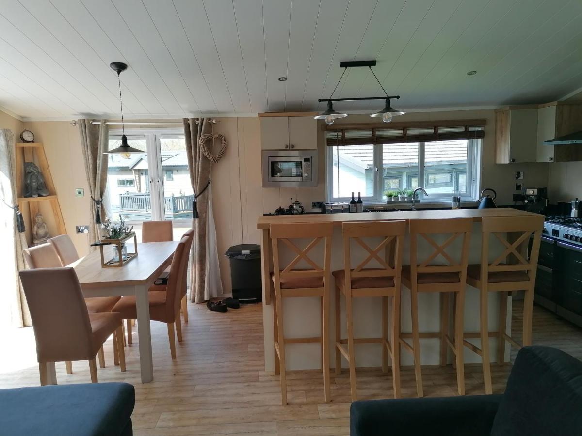 מילפורד און סי Luxury Lodge On Edge Of New Forest And 800M From Sea Entertainment And Leisure Passes Included מראה חיצוני תמונה