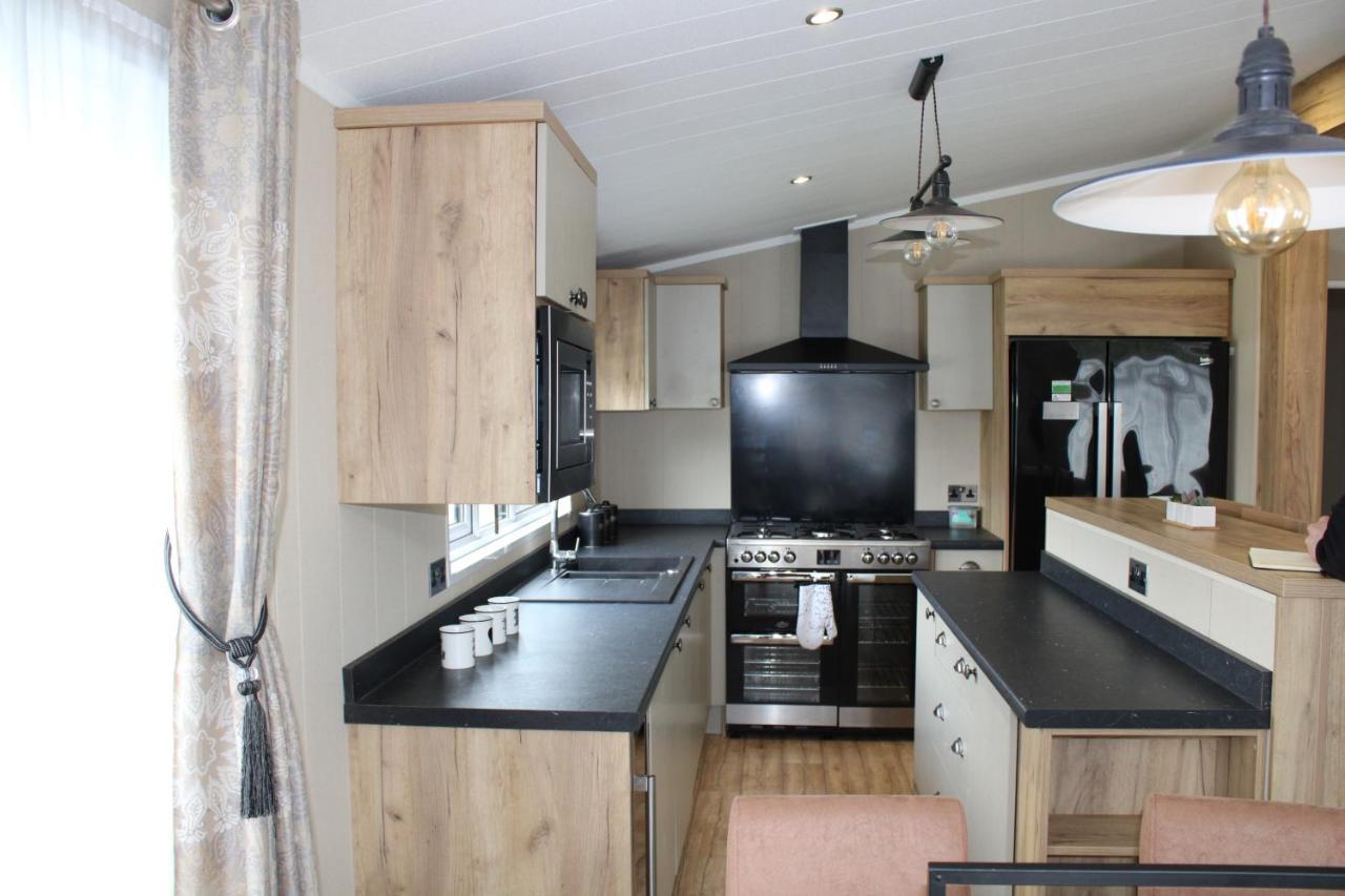 מילפורד און סי Luxury Lodge On Edge Of New Forest And 800M From Sea Entertainment And Leisure Passes Included מראה חיצוני תמונה