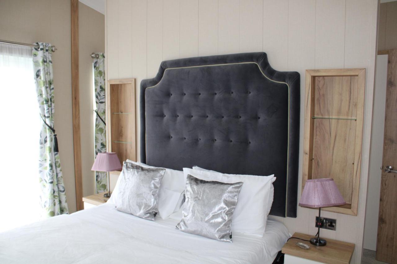מילפורד און סי Luxury Lodge On Edge Of New Forest And 800M From Sea Entertainment And Leisure Passes Included מראה חיצוני תמונה