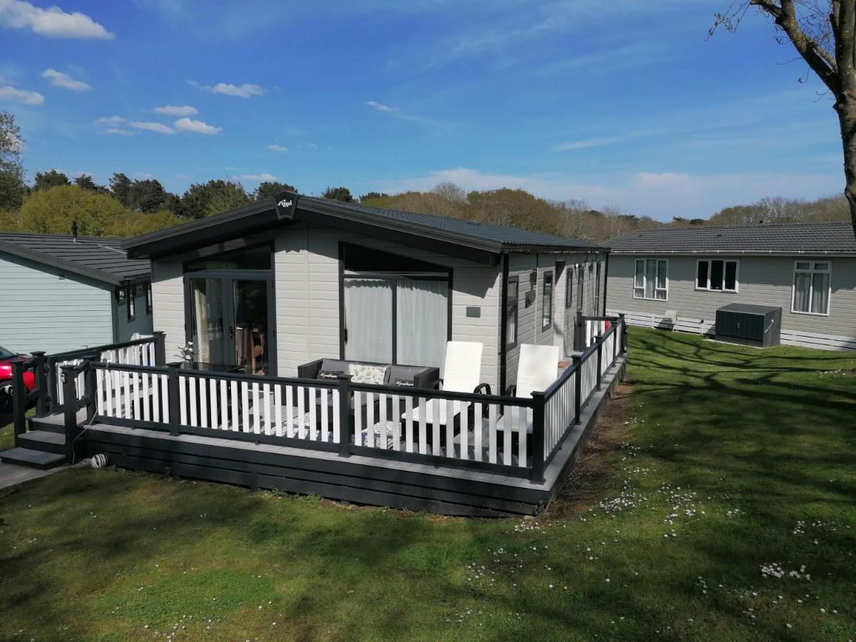 מילפורד און סי Luxury Lodge On Edge Of New Forest And 800M From Sea Entertainment And Leisure Passes Included מראה חיצוני תמונה