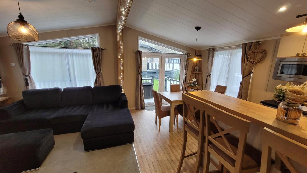 מילפורד און סי Luxury Lodge On Edge Of New Forest And 800M From Sea Entertainment And Leisure Passes Included מראה חיצוני תמונה