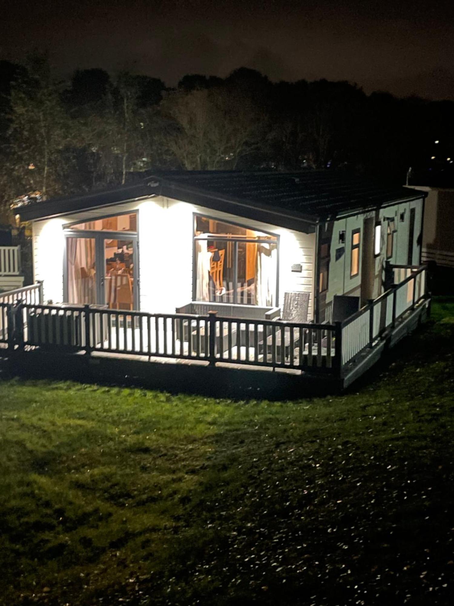 מילפורד און סי Luxury Lodge On Edge Of New Forest And 800M From Sea Entertainment And Leisure Passes Included מראה חיצוני תמונה